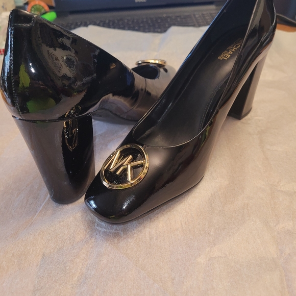 Ladies Michel kors heels - Picture 5 of 8